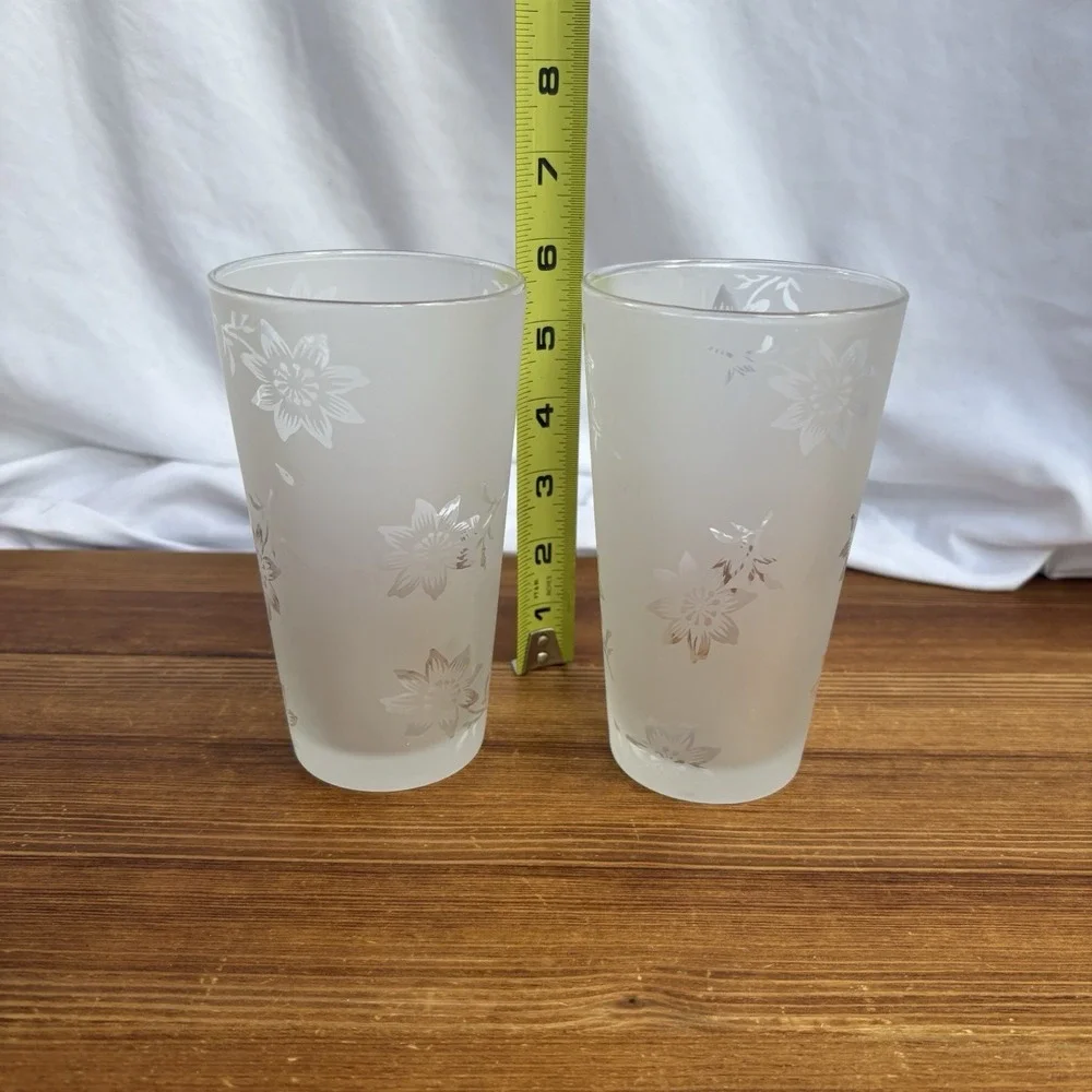 Set of 2 Frosted Floral Drinking Glasses Etched Flower Tumblers Vintage Style